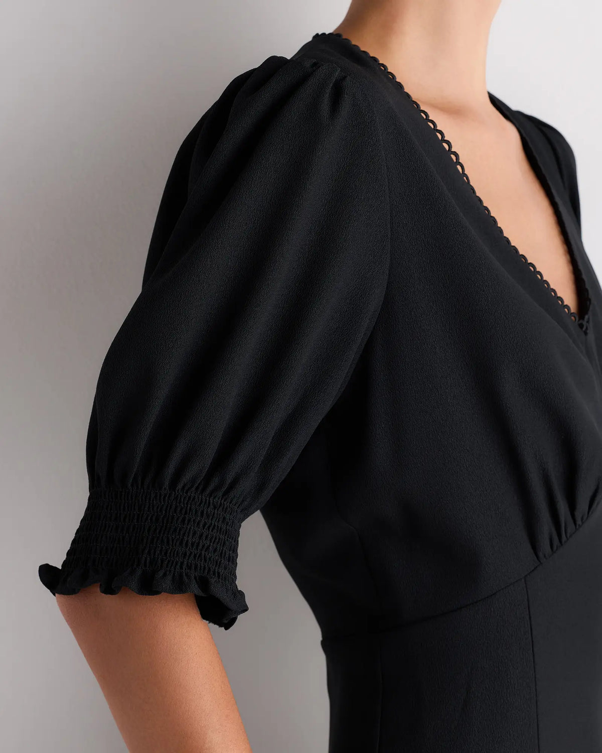 Matte Crepe Puff Sleeve Midi Dress - US 7680