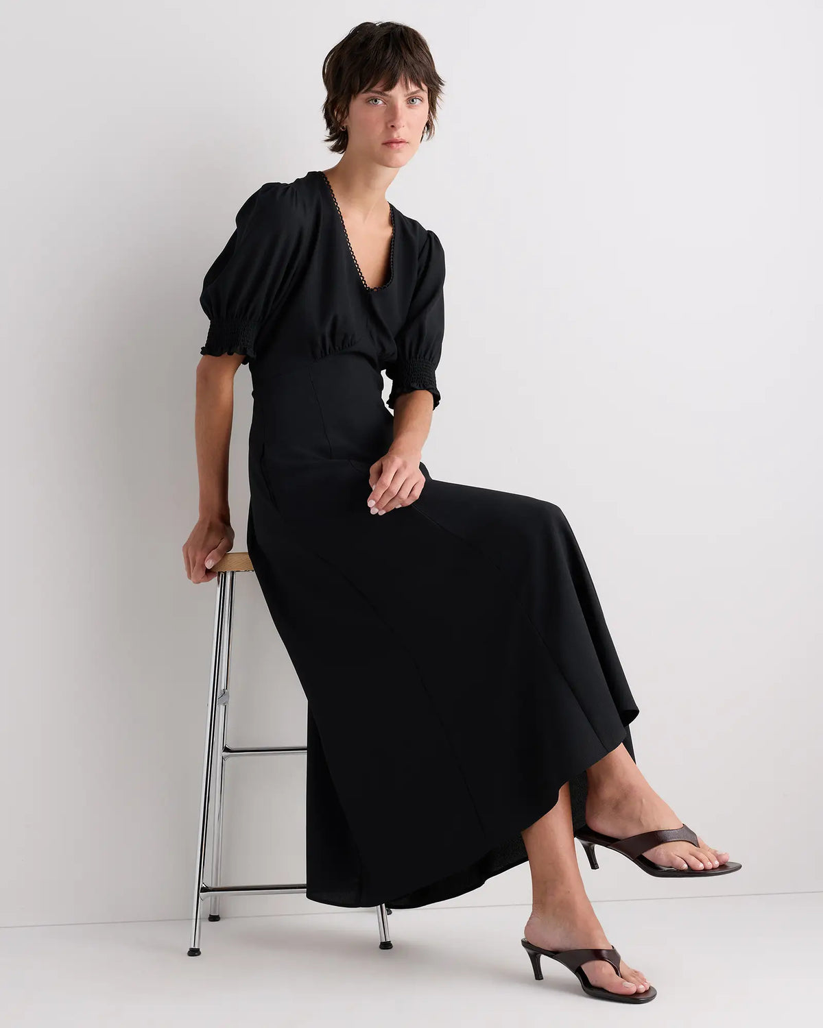 Matte Crepe Puff Sleeve Midi Dress - US 7680
