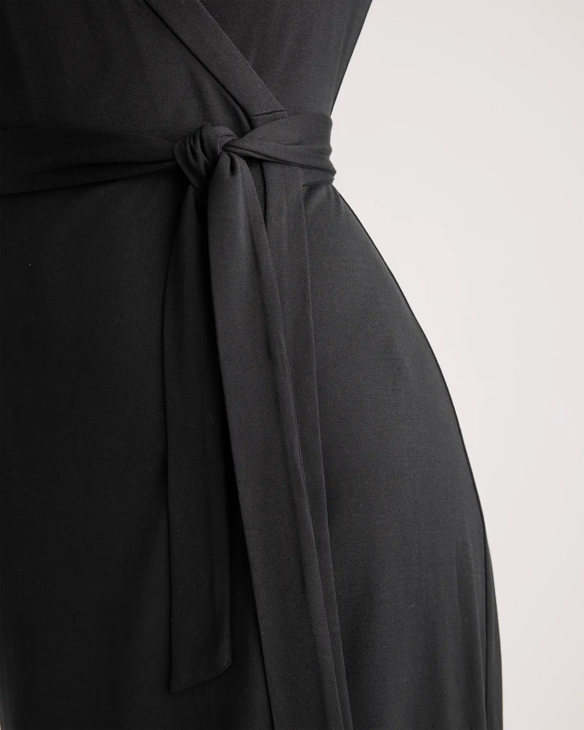 100% Silk Jersey Midi Wrap Dress - US 7790
