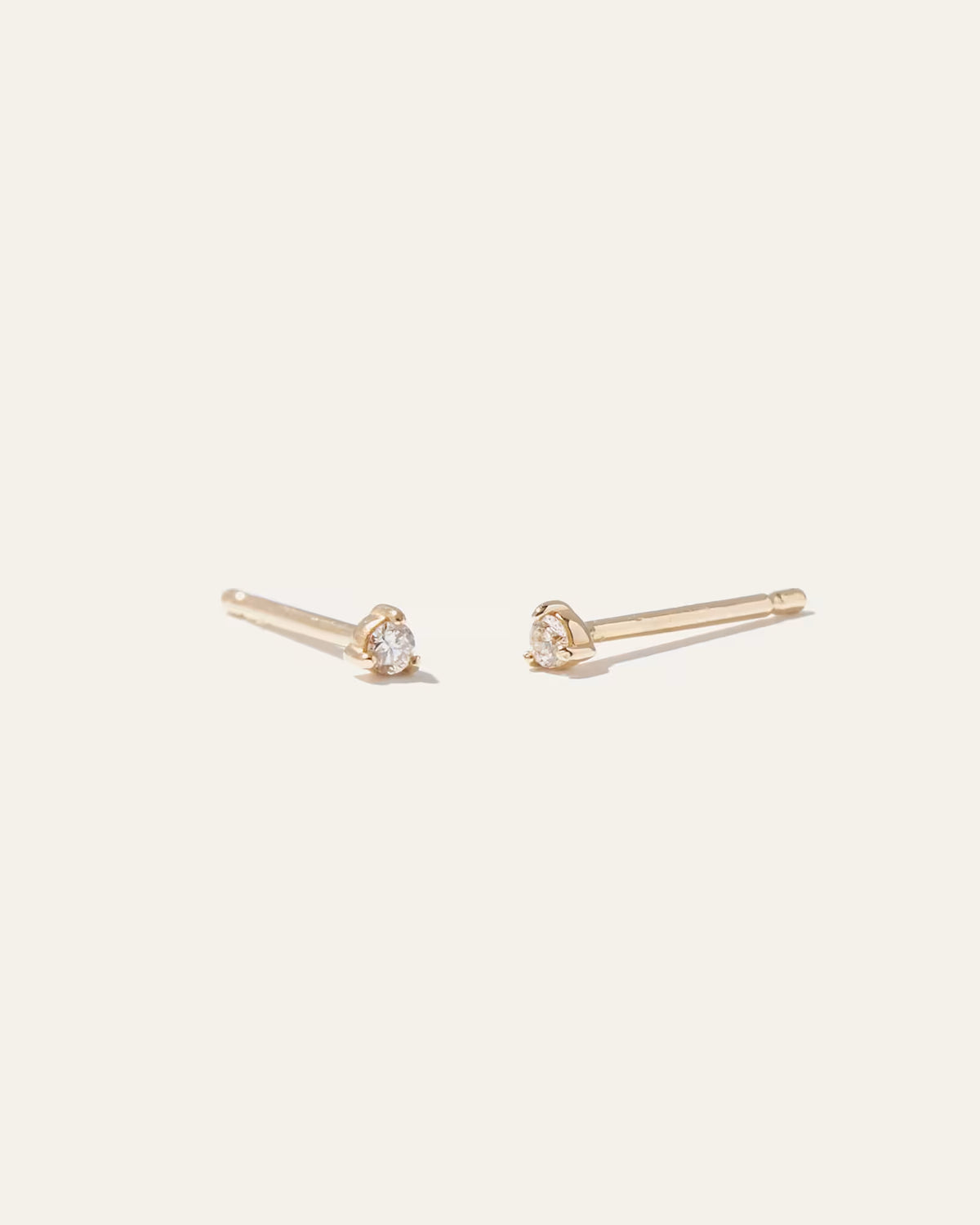 14K Gold Diamond Tiny Studs - US 0489