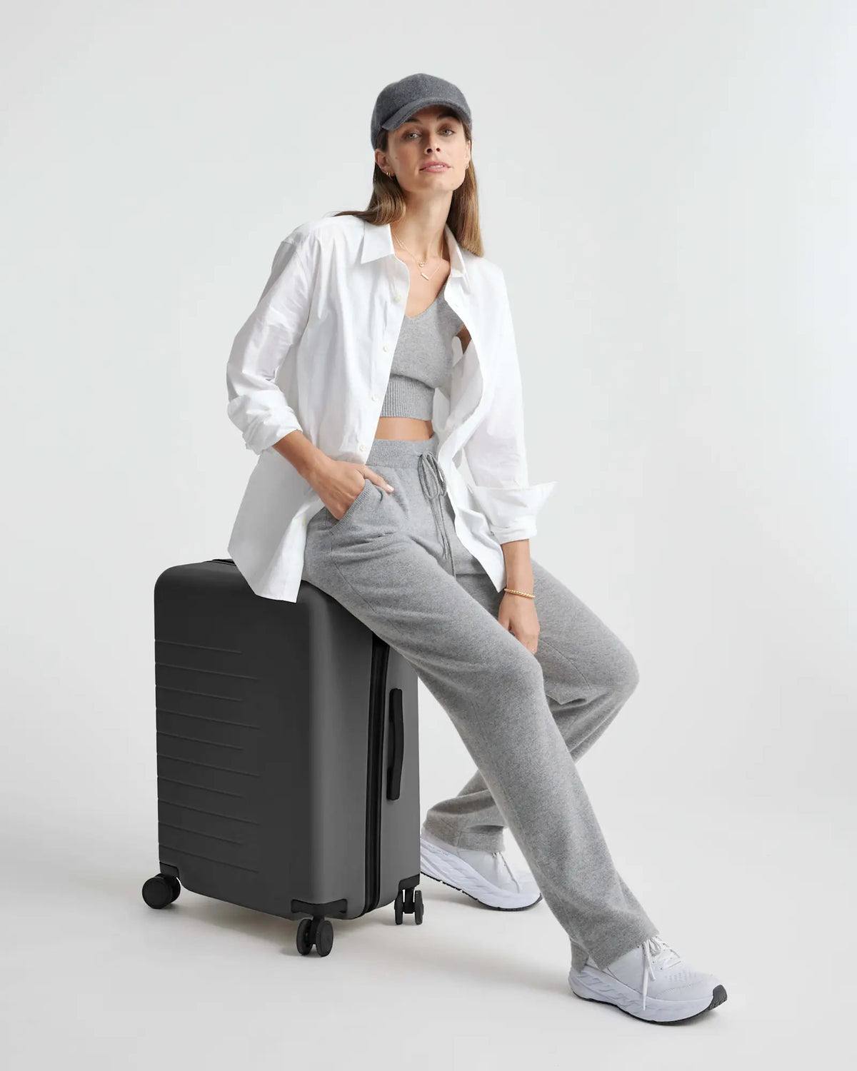 Medium Check-In Suitcase - US 4991