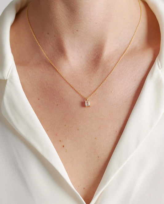 Emerald Cut Topaz Sol Pendant Necklace - US 4268