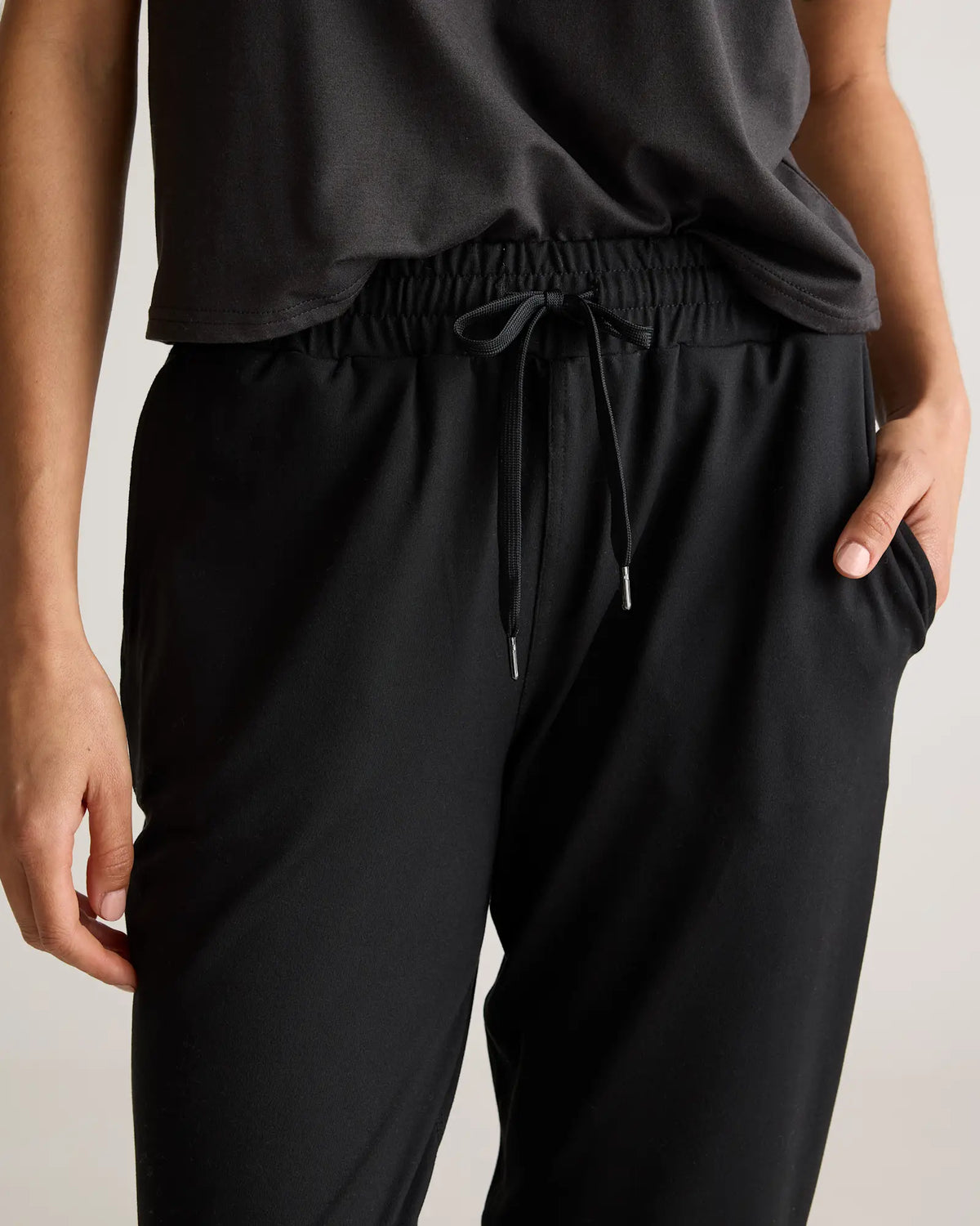 Flowknit Mid-Rise Joggers - US 9496