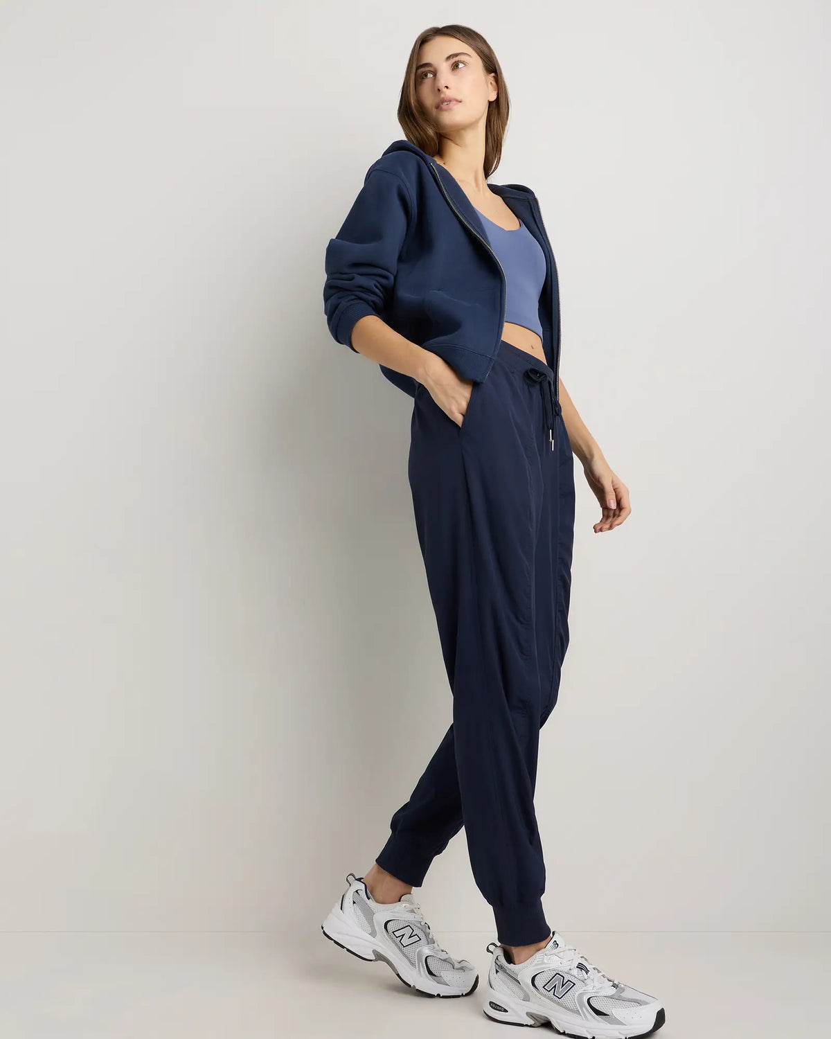 Performance Tech Mid-Rise Joggers - US 7029