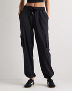 Performance Tech Cargo Mid-Rise Pants - US 0131