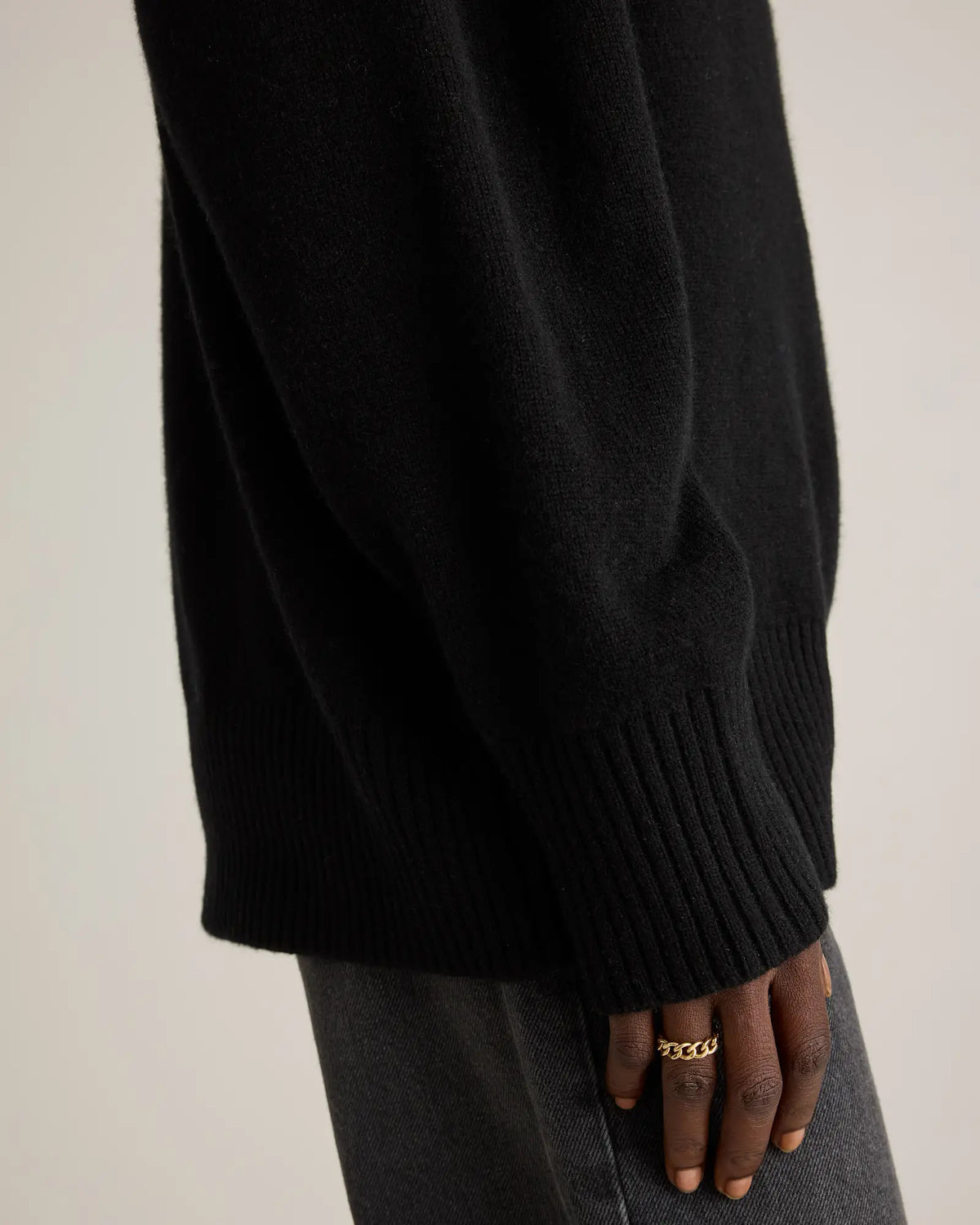 Mongolian Cashmere Oversized V-Neck Sweater - US 3212