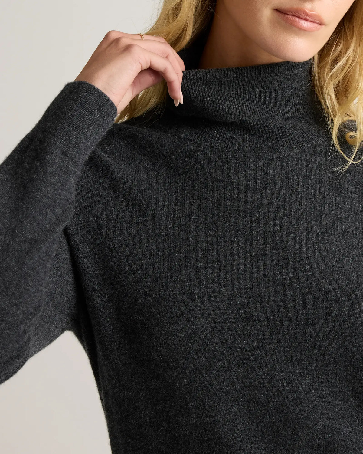 Mongolian Cashmere Turtleneck Sweater - US 6488