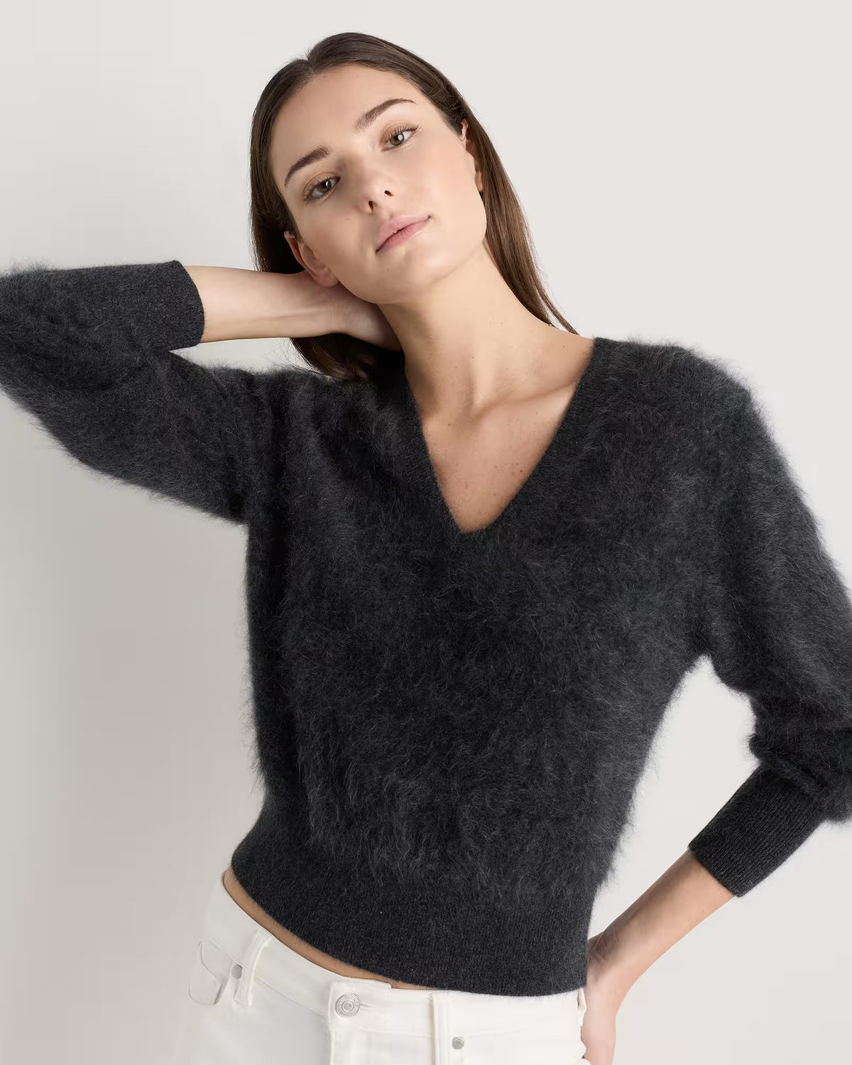 Brushed Cashmere Shrunken V-Neck Sweater - US 7877
