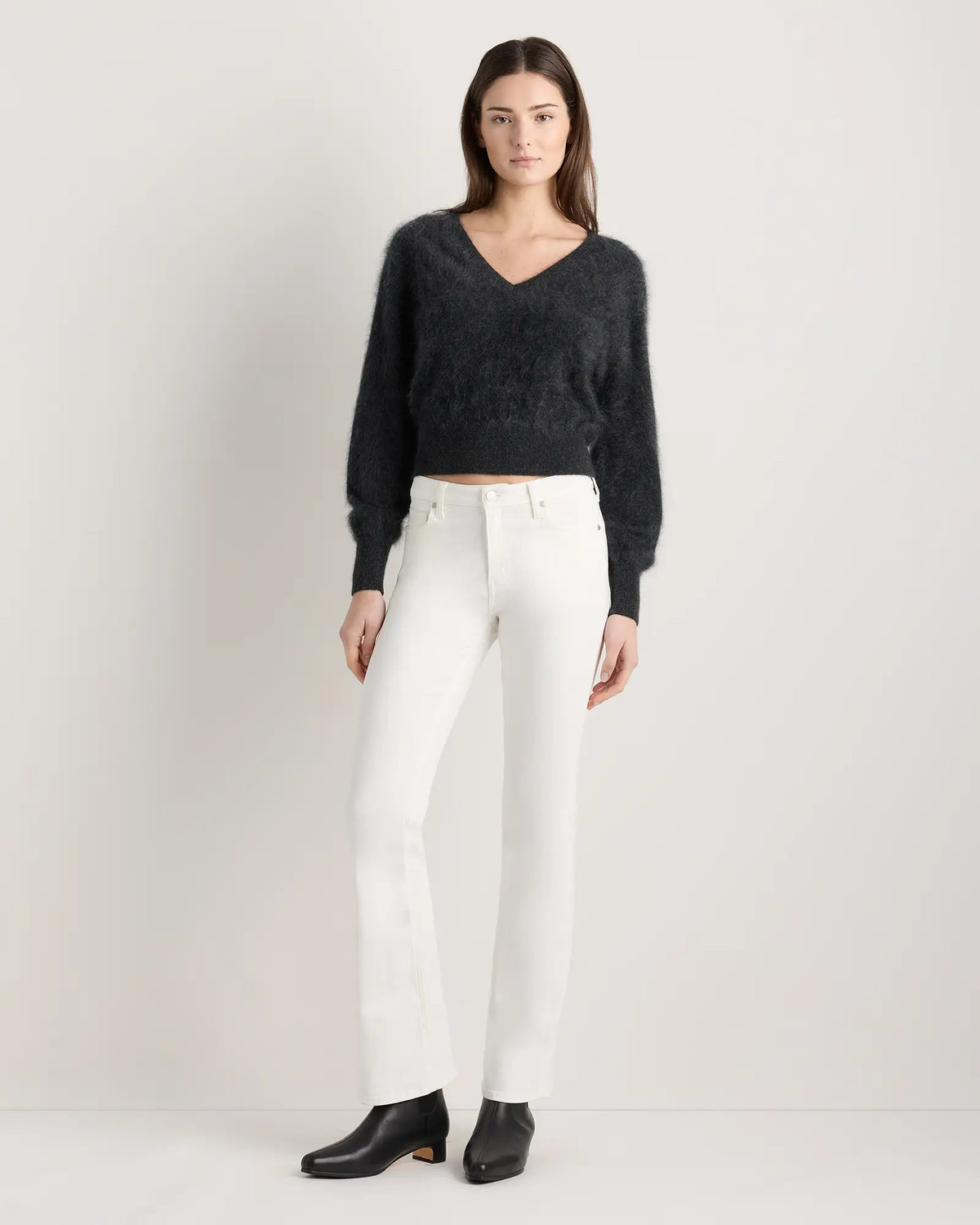 Brushed Cashmere Shrunken V-Neck Sweater - US 7877