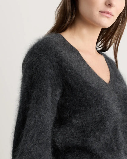 Brushed Cashmere Shrunken V-Neck Sweater - US 7877