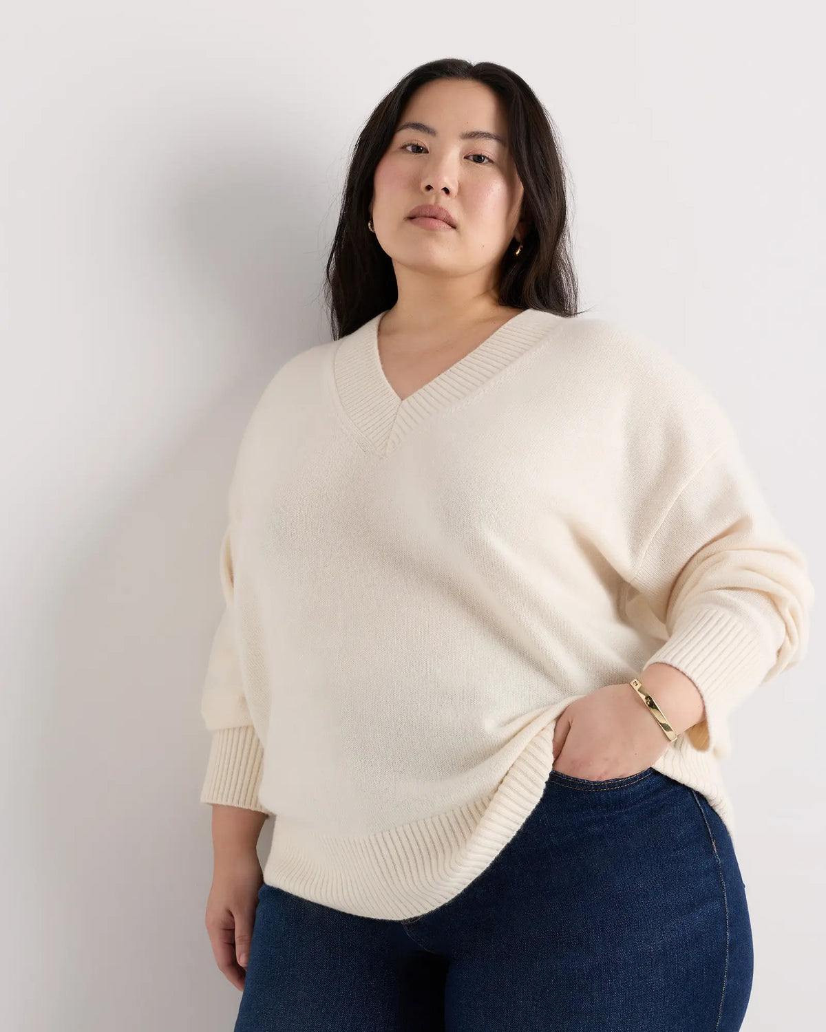 Mongolian Cashmere Oversized V-Neck Sweater - US 9749