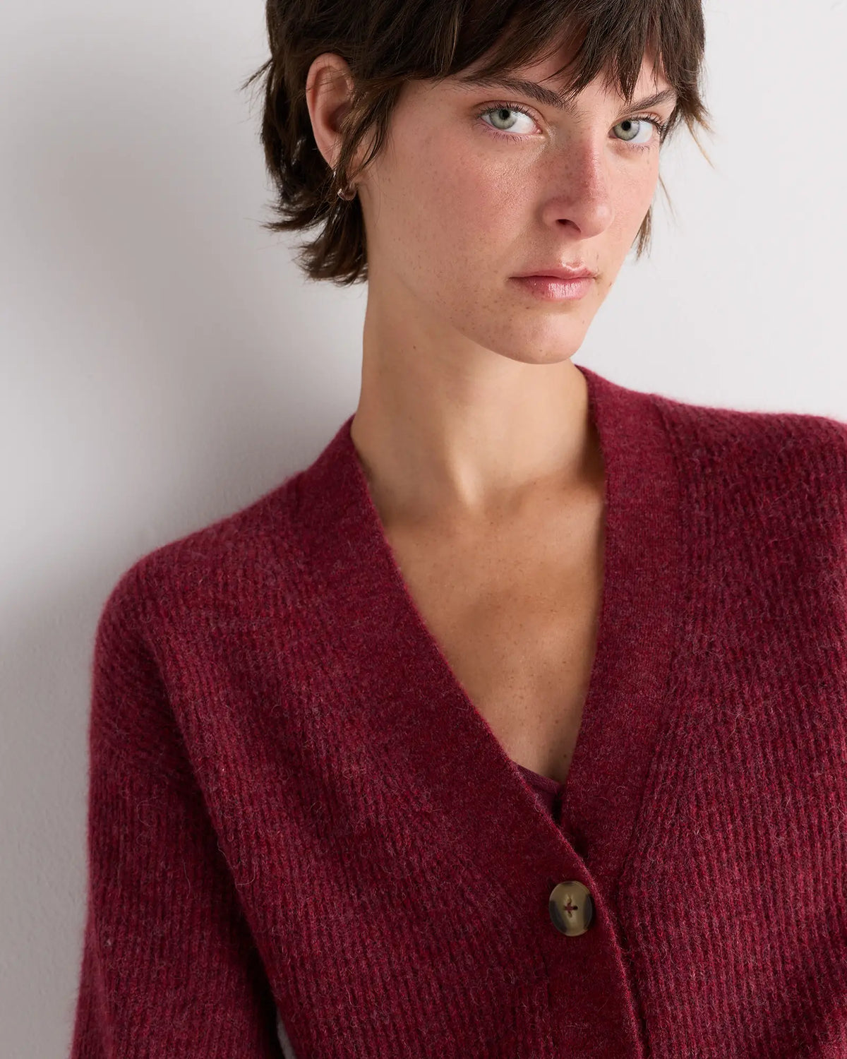 Lightweight Baby Alpaca Cropped V-Neck Cardigan - US 9794