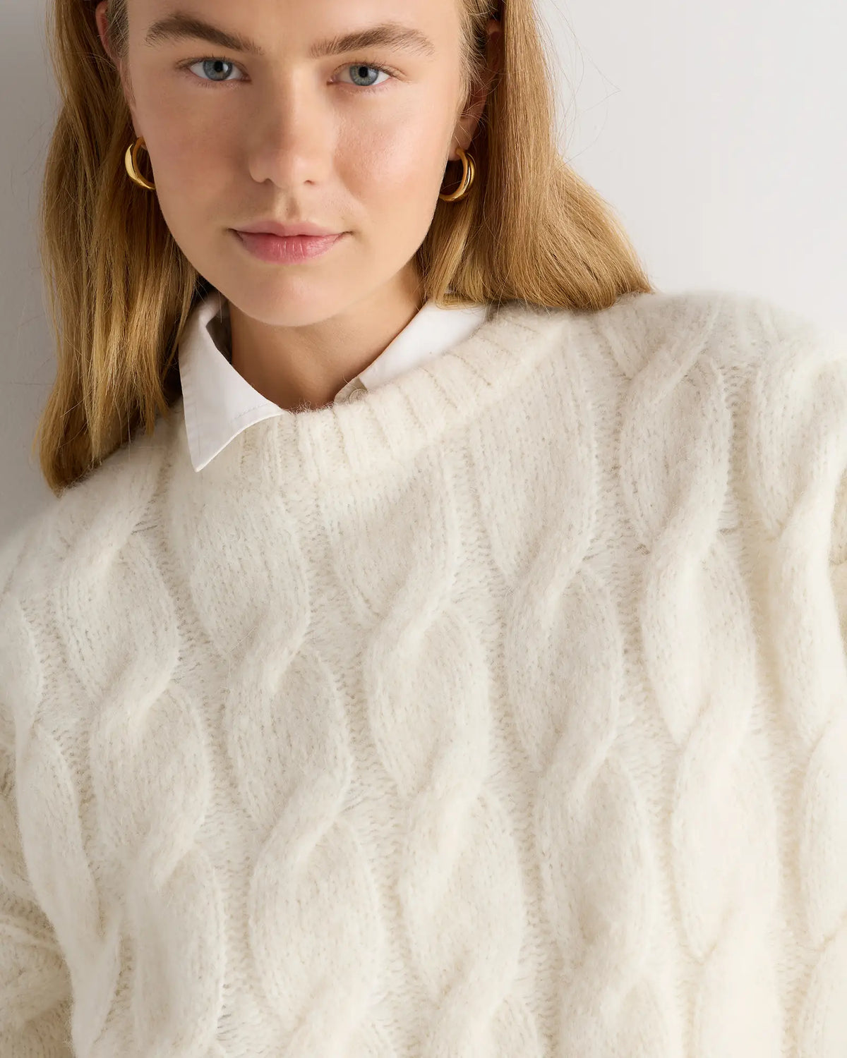 Lofty Baby Alpaca Relaxed Cropped Cable Crewneck - US 4899