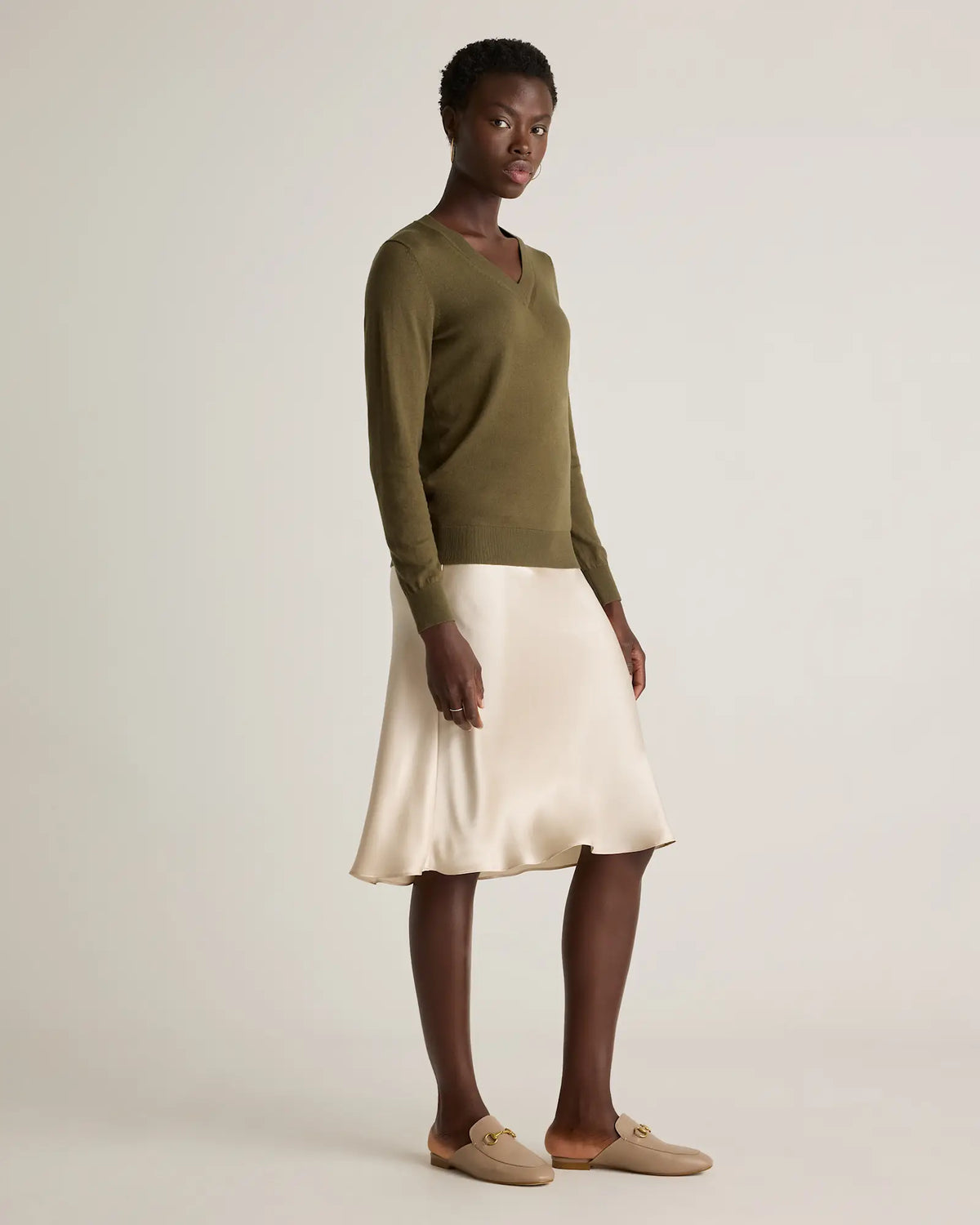 Lightweight Cotton Cashmere V-Neck Sweater - US 4009